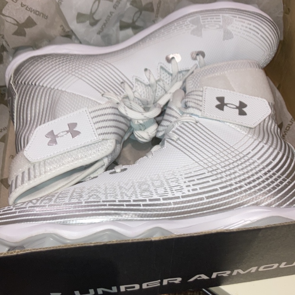 NEW - UNDER ARMOUR UA HIGHLIGHT FRANCHISE CLEATS SHOES - Men’s Size 9 - Football